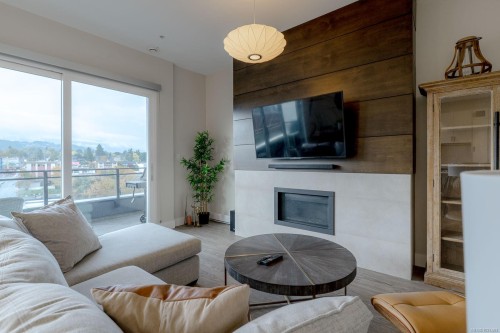 508-91 Chapel St, Nanaimo, BC - Indoor Photo Showing Living Room With Fireplace