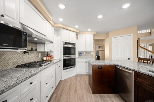 1418 Valley View Dr, Courtenay, BC 