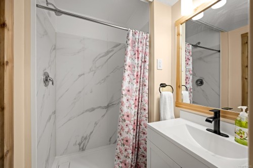 1418 Valley View Dr, Courtenay, BC 