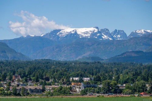 1418 Valley View Dr, Courtenay, BC 