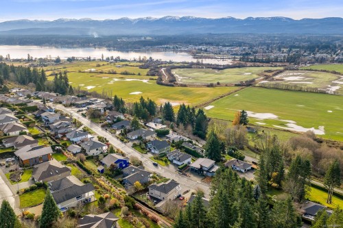 1418 Valley View Dr, Courtenay, BC 