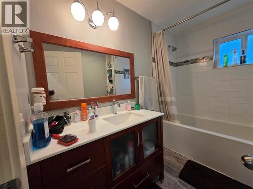 1704 Second Avenue, Rossland, BC - Indoor Photo Showing Bathroom