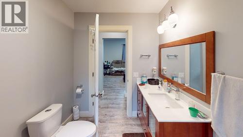 1704 Second Avenue, Rossland, BC - Indoor Photo Showing Bathroom