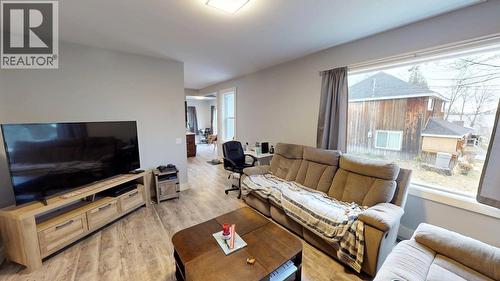 1704 Second Avenue, Rossland, BC - Indoor Photo Showing Living Room