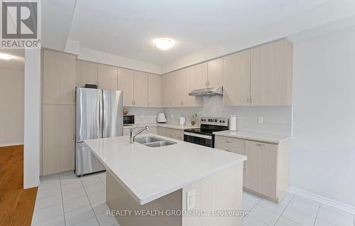 40 Madawaksa Road, Caledon, ON - Indoor Photo Showing Kitchen With Double Sink With Upgraded Kitchen