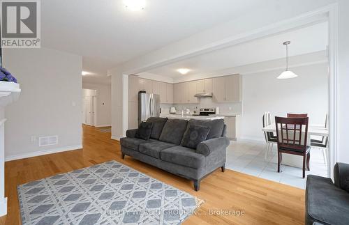 40 Madawaksa Road, Caledon, ON - Indoor Photo Showing Living Room