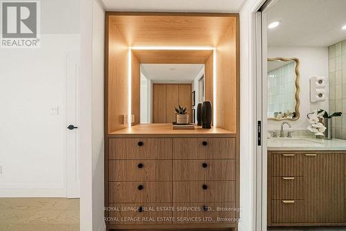 402 - 349 St Clair Avenue W, Toronto, ON - Indoor Photo Showing Bathroom