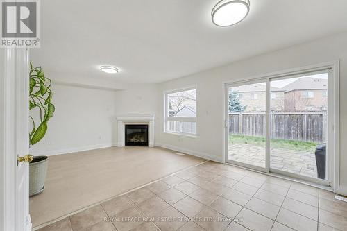 386 Reeves Way Boulevard, Whitchurch-Stouffville, ON - Indoor With Fireplace