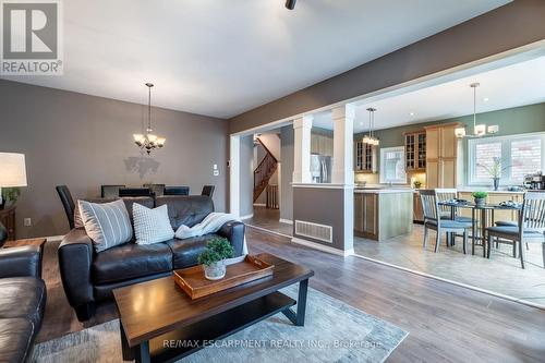 4670 Huffman Road, Burlington, ON - Indoor Photo Showing Living Room