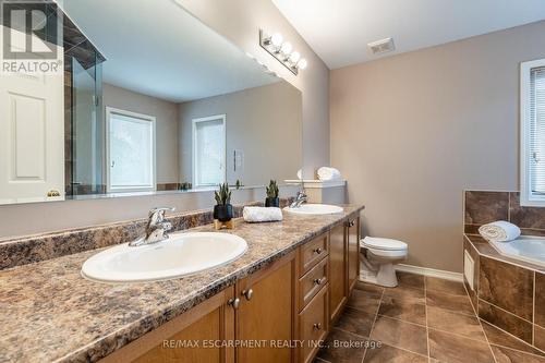 4670 Huffman Road, Burlington, ON - Indoor Photo Showing Bathroom