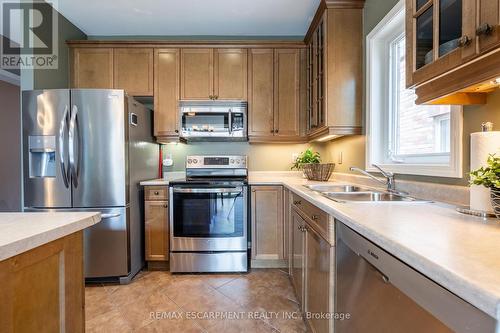 4670 Huffman Road, Burlington, ON - Indoor Photo Showing Kitchen With Double Sink