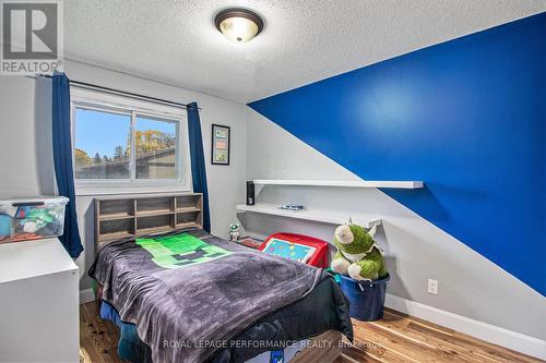 6181 Brookside Lane, Ottawa, ON - Indoor Photo Showing Bedroom