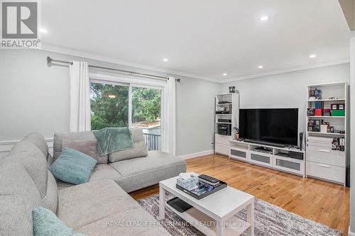 6181 Brookside Lane, Ottawa, ON - Indoor Photo Showing Living Room