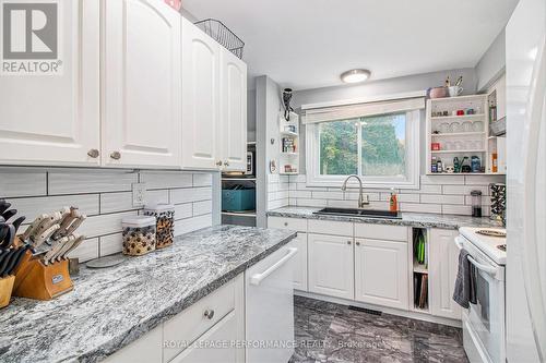 6181 Brookside Lane, Ottawa, ON - Indoor Photo Showing Kitchen