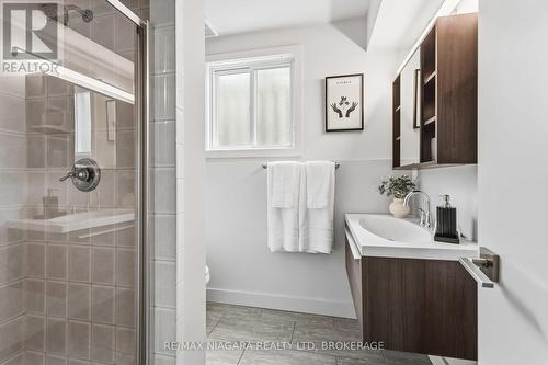 200 First St Louth Street, St. Catharines (Grapeview), ON - Indoor Photo Showing Bathroom