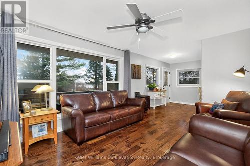 227 Lakeshore Drive, Kawartha Lakes (Emily), ON - Indoor Photo Showing Living Room