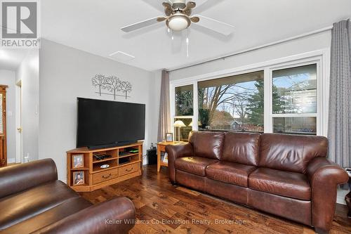 227 Lakeshore Drive, Kawartha Lakes (Emily), ON - Indoor Photo Showing Living Room