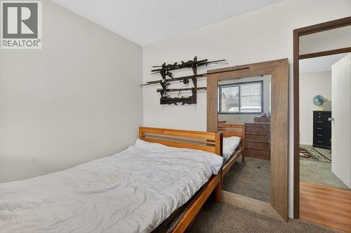 171 4 Street Se, Salmon Arm, BC - Indoor Photo Showing Bedroom