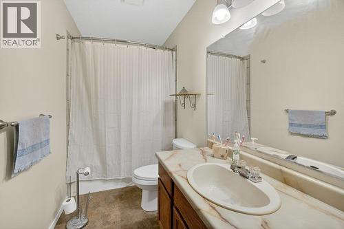 171 4 Street Se, Salmon Arm, BC - Indoor Photo Showing Bathroom