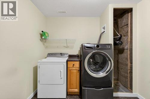 171 4 Street Se, Salmon Arm, BC - Indoor Photo Showing Laundry Room