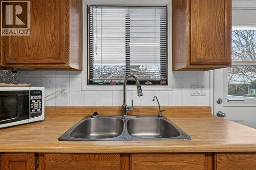 171 4 Street Se, Salmon Arm, BC - Indoor Photo Showing Kitchen With Double Sink