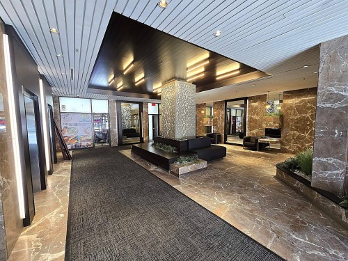 Mud Room - 450-1600 Boul. Henri-Bourassa O., Montréal (Ahuntsic-Cartierville), QC - 