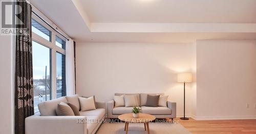 59 Sorbara Way, Whitby, ON - Indoor Photo Showing Kitchen With Upgraded Kitchen