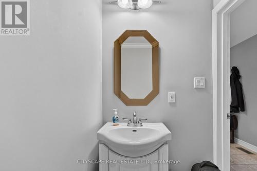 195 Wilton Street, Burlington, ON - Indoor Photo Showing Bathroom