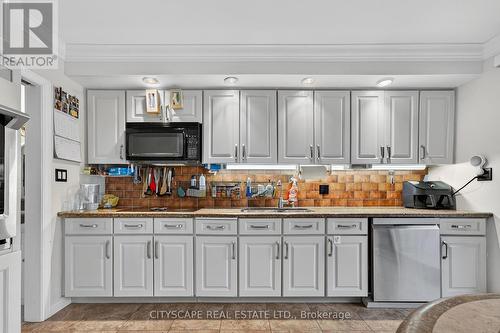 195 Wilton Street, Burlington, ON - Indoor Photo Showing Kitchen