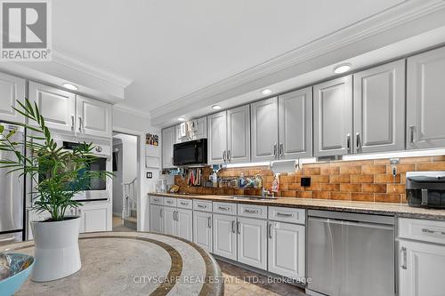 195 Wilton Street, Burlington, ON - Indoor Photo Showing Kitchen