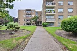 303 - 55 NEPTUNE DRIVE  Toronto, ON M6A 1X2