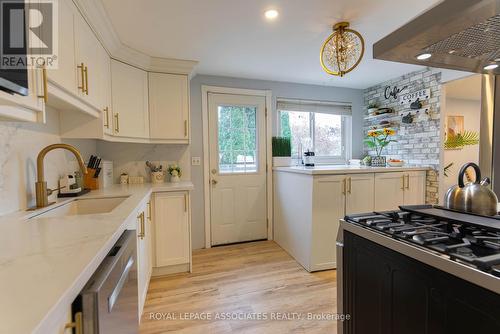 692 Down Crescent, Oshawa, ON - Indoor Photo Showing Kitchen