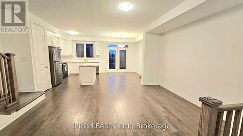 kitchen and family room - 5173 Zionkate Lane, Mississauga, ON - Indoor