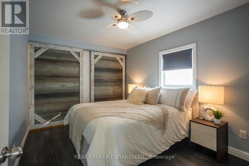 1093 Ogden Avenue, Mississauga, ON - Indoor Photo Showing Bedroom