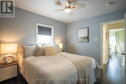 1093 Ogden Avenue, Mississauga, ON - Indoor Photo Showing Bedroom