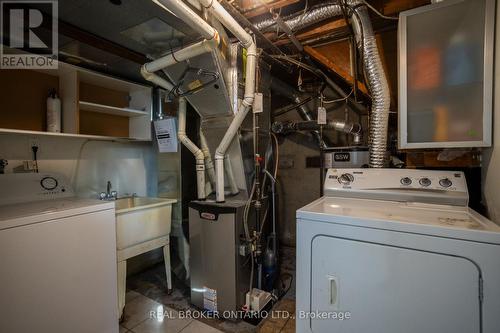 1093 Ogden Avenue, Mississauga, ON - Indoor Photo Showing Laundry Room