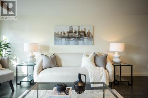 1093 Ogden Avenue, Mississauga, ON - Indoor Photo Showing Bedroom