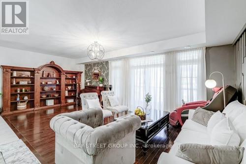 121 Luzon Avenue, Markham, ON - Indoor Photo Showing Living Room
