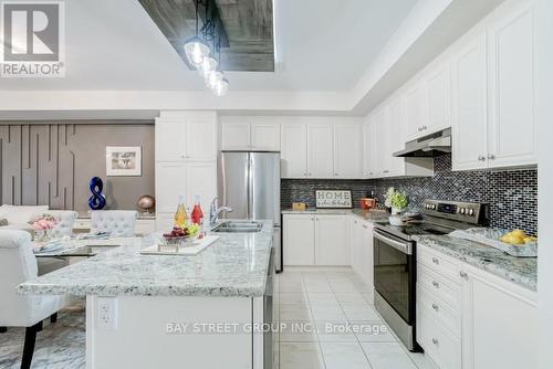 121 Luzon Avenue, Markham, ON - Indoor Photo Showing Kitchen With Stainless Steel Kitchen With Upgraded Kitchen