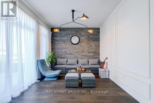 121 Luzon Avenue, Markham, ON - Indoor Photo Showing Living Room
