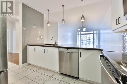 509 - 1980 Imperial Way, Burlington, ON - Indoor Photo Showing Kitchen With Upgraded Kitchen