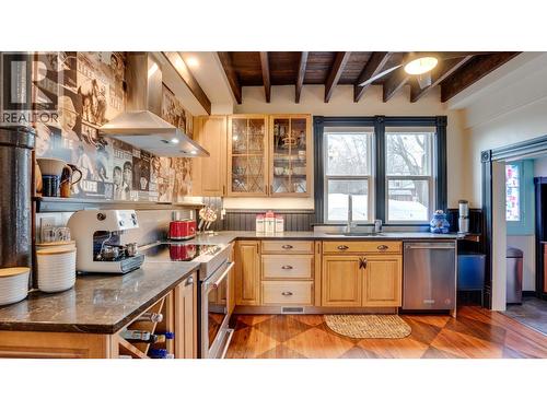 3102 Pleasant Valley Road, Vernon, BC - Indoor Photo Showing Kitchen