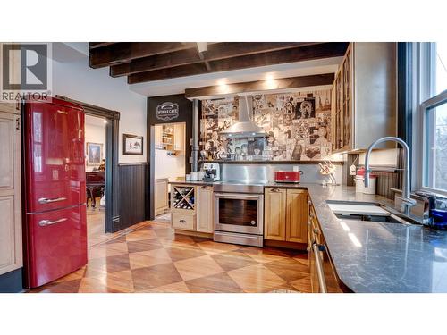 3102 Pleasant Valley Road, Vernon, BC - Indoor Photo Showing Kitchen With Double Sink