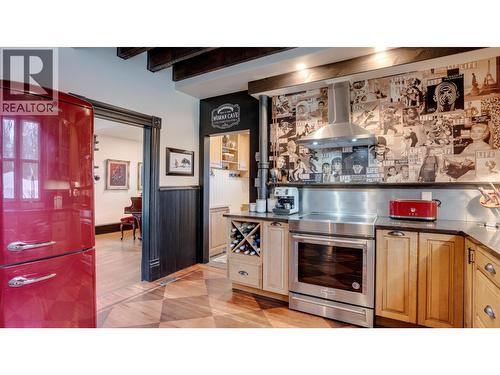 3102 Pleasant Valley Road, Vernon, BC - Indoor Photo Showing Kitchen
