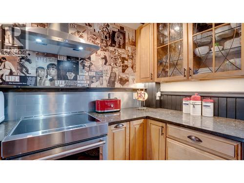 3102 Pleasant Valley Road, Vernon, BC - Indoor Photo Showing Kitchen