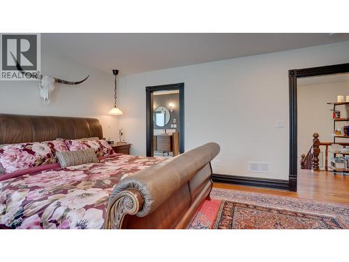 3102 Pleasant Valley Road, Vernon, BC - Indoor Photo Showing Bedroom