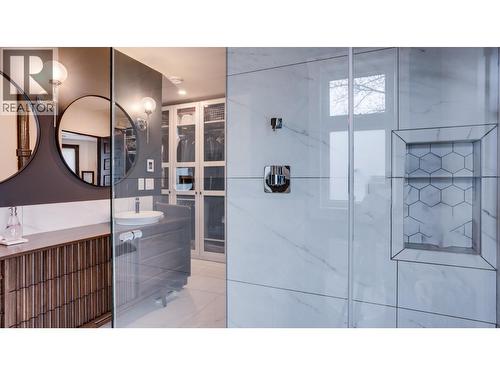 3102 Pleasant Valley Road, Vernon, BC - Indoor Photo Showing Bathroom