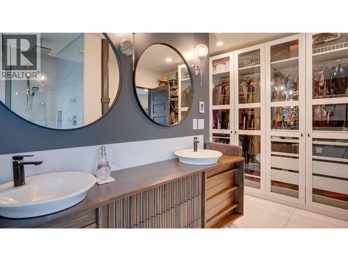 3102 Pleasant Valley Road, Vernon, BC - Indoor Photo Showing Bathroom