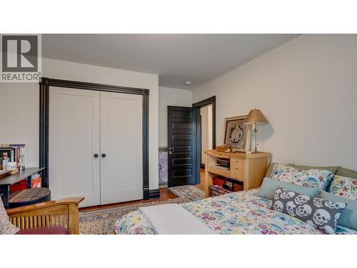3102 Pleasant Valley Road, Vernon, BC - Indoor Photo Showing Bedroom