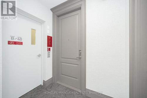 Ph01 - 30 Elm Drive, Mississauga, ON - Indoor Photo Showing Other Room